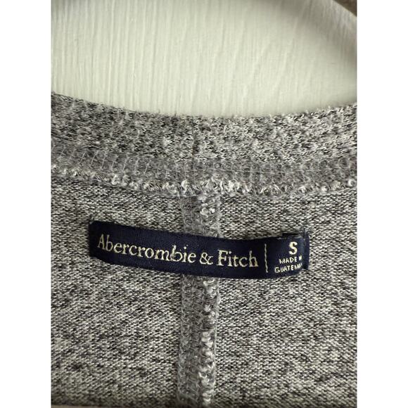 Abercrombie & Fitch - Picture 3 of 5